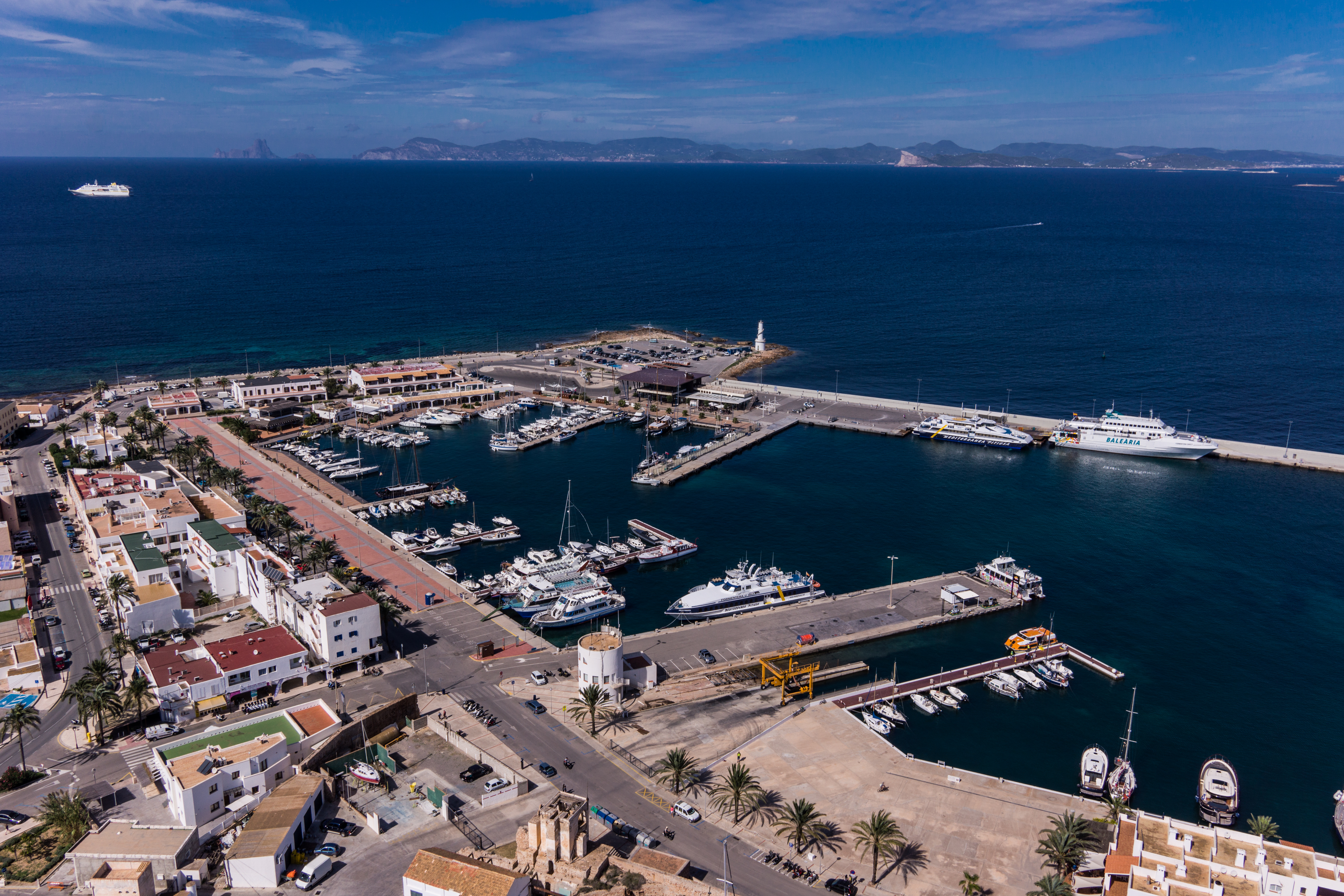 The invitation to tender is issued for the fuel supply facilities in the port of La Savina