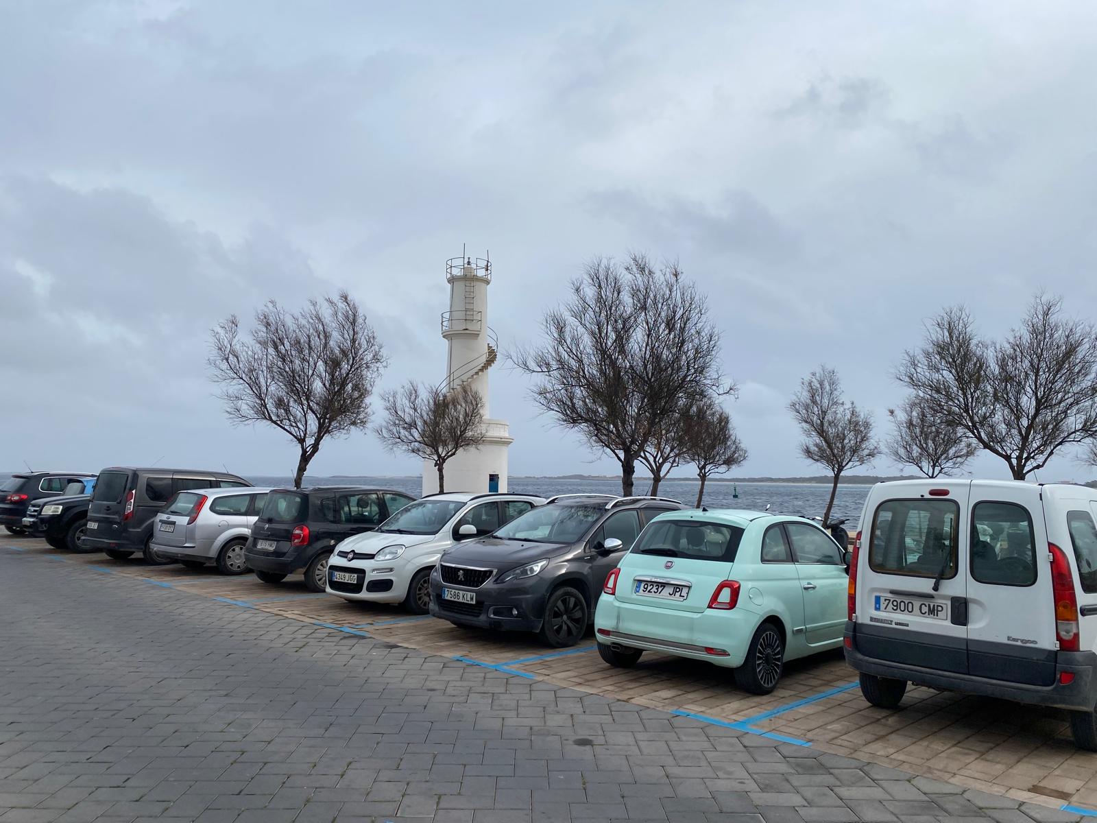 La APB y el Consell de Formentera firman un convenio para regular el estacionamiento en el puerto de la Savina