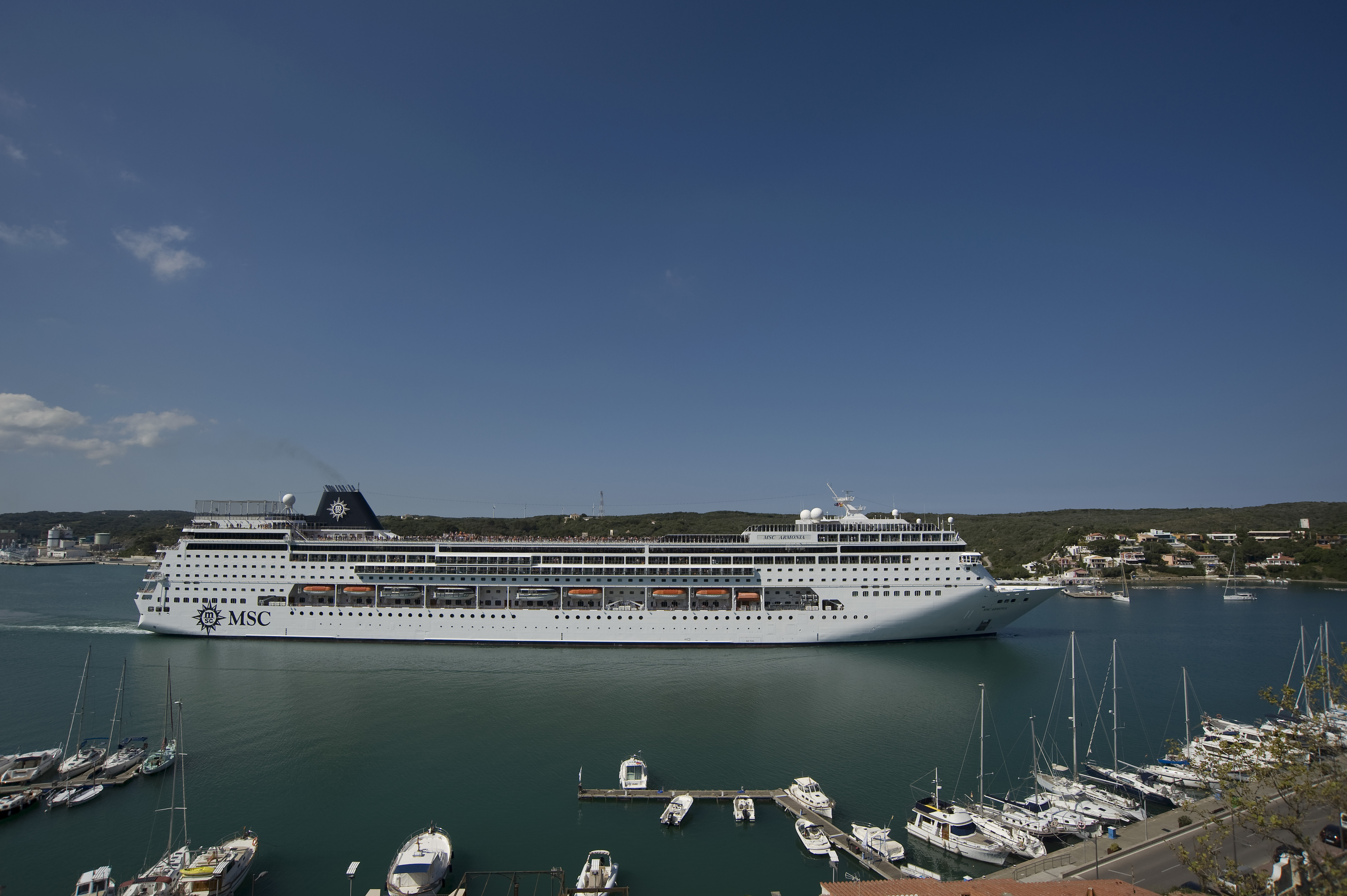 The Port of Mahon restricts the manoeuvring conditions of large cruise ships