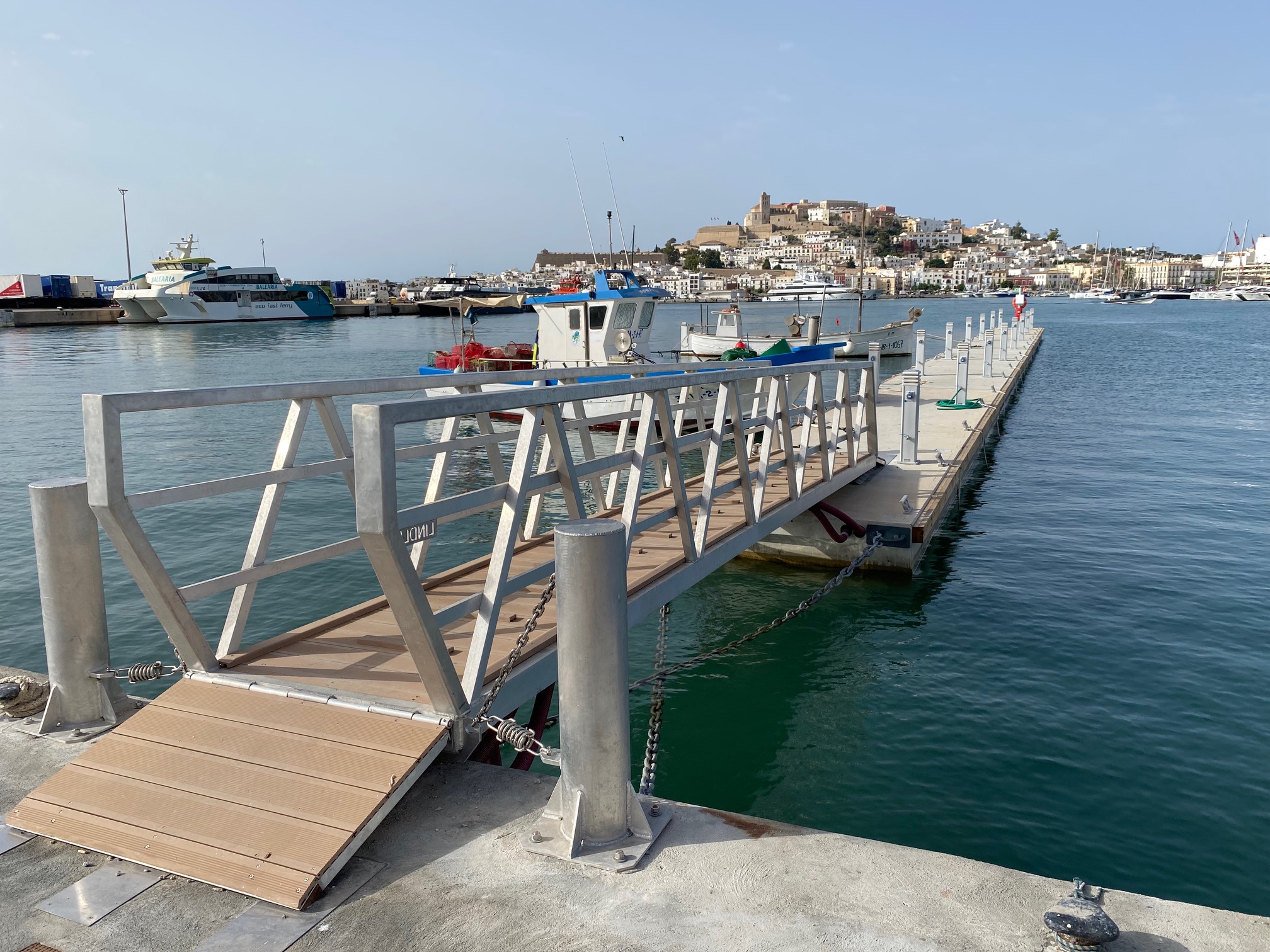The APB replaces the floating pier of the fishing quay in the port of Ibiza