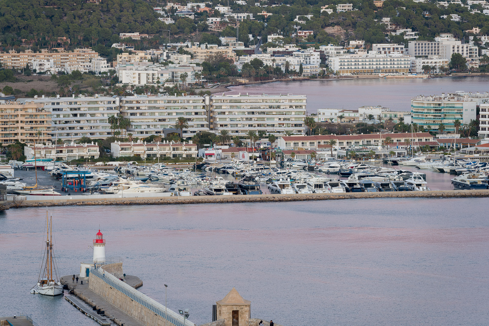 The APB and Ocibar move forward plans to open 100 mooring places in Marina Botafoch in the Port of Eivissa