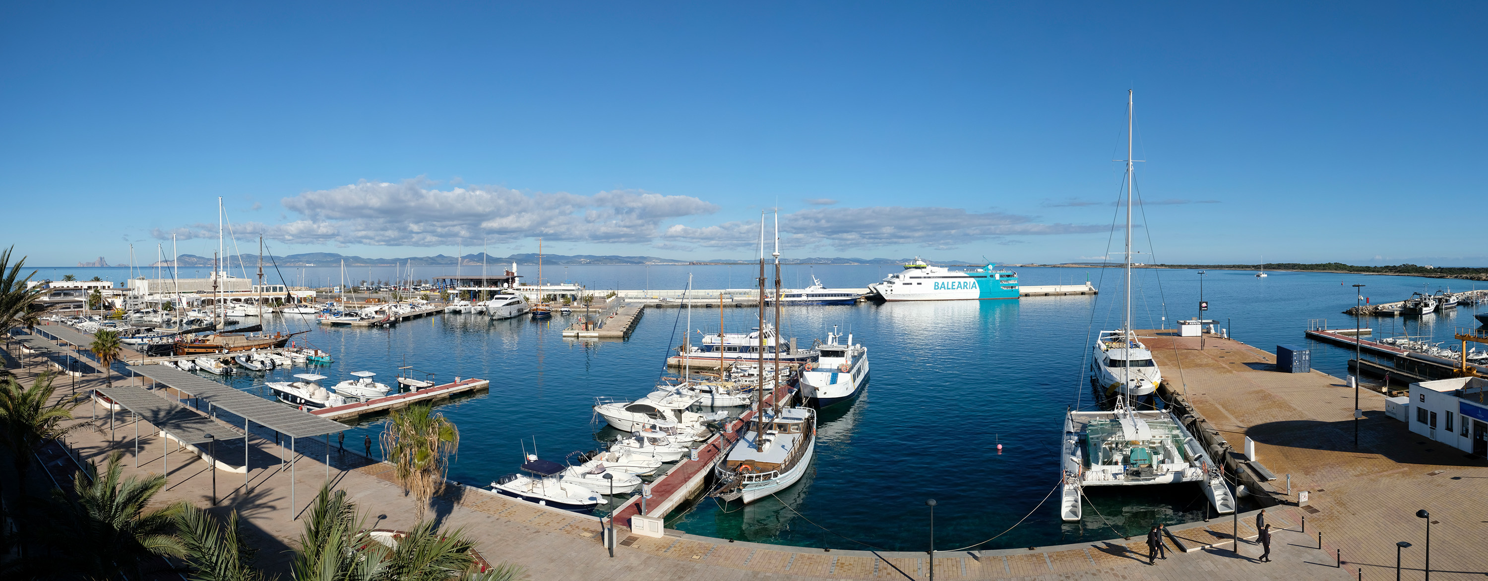 Die Verwaltung der Liegeplätze und des Geländes im westlichen Hafenbecken des Hafens von La Savina wird ausgeschrieben, was eine Neuordnung des Raumes einschließt