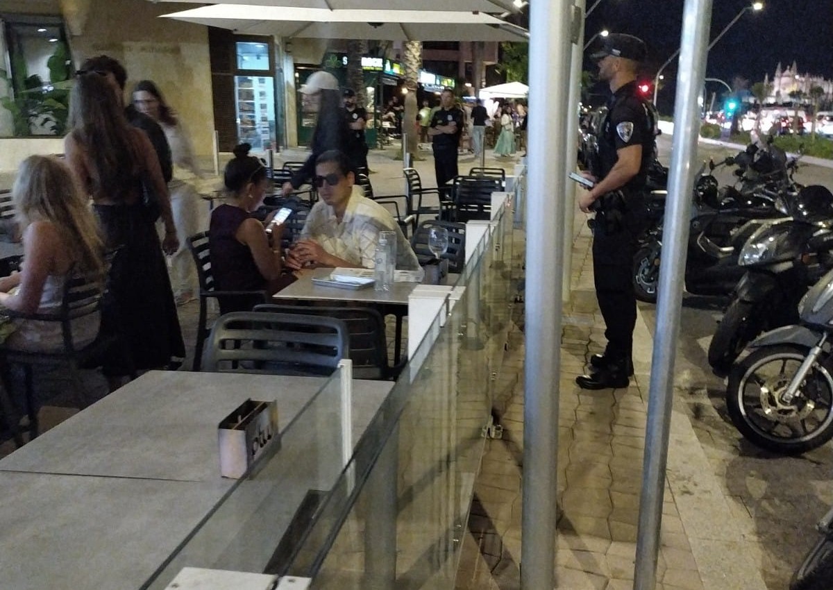 La Policia Local i l'Autoritat Portuària de Balears aixequen vuit actes en un control conjunt d'ocupació de la via pública en el passeig Marítim de Palma