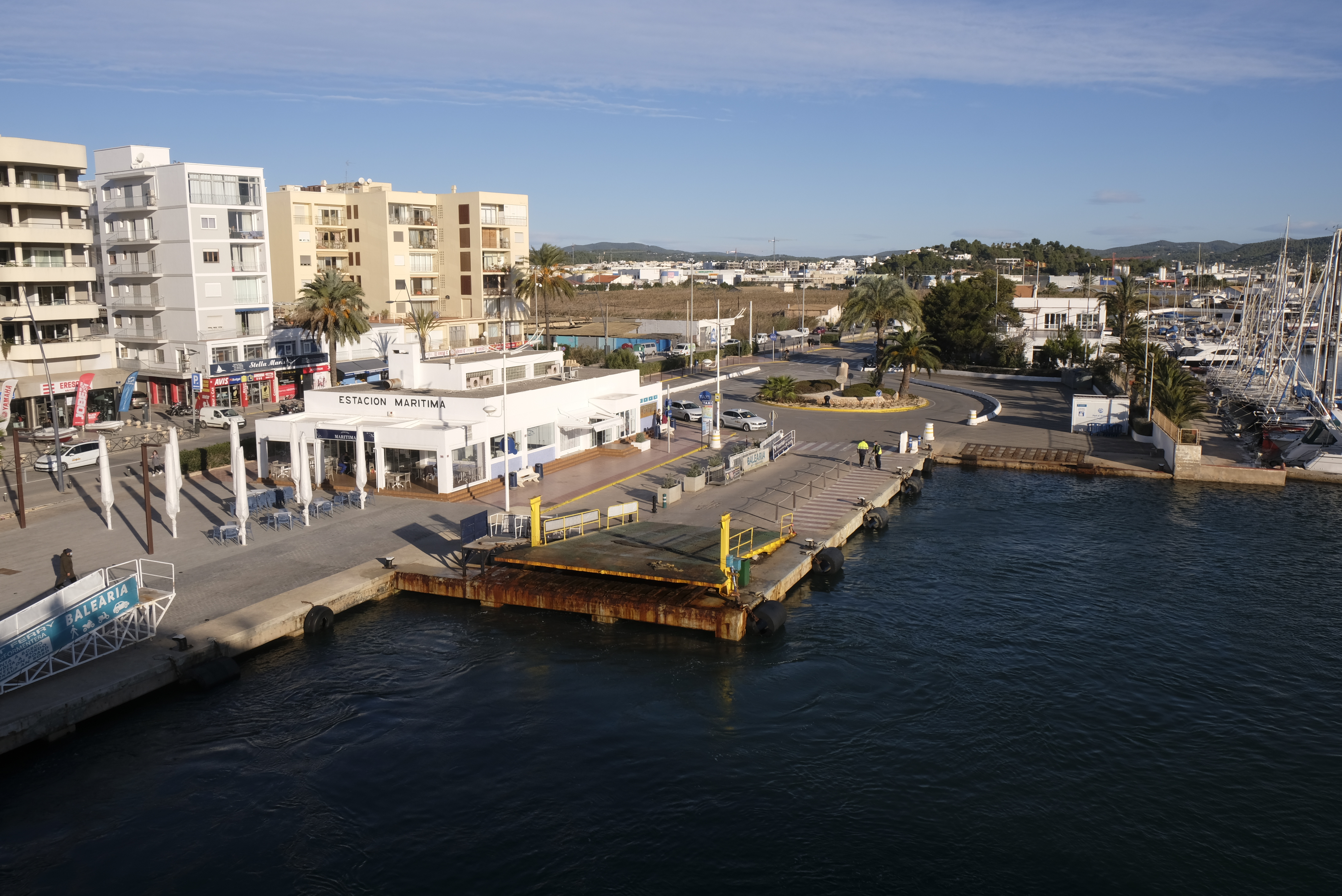 Als günstigste Lösung wurde das Angebot der Firma Calima la Savina S.L. für die Verwaltung der Cafeteria der Hafenstation von Formentera im Hafen von Eivissa ausgewählt